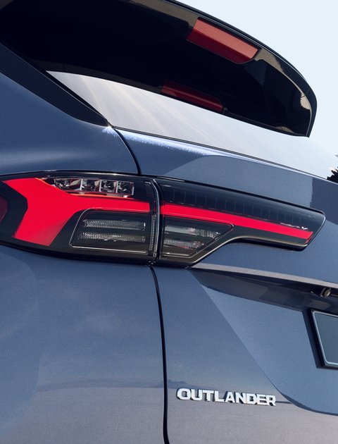Nové Mitsubishi OUTLANDER PHEV - zadné LED združené svetlá