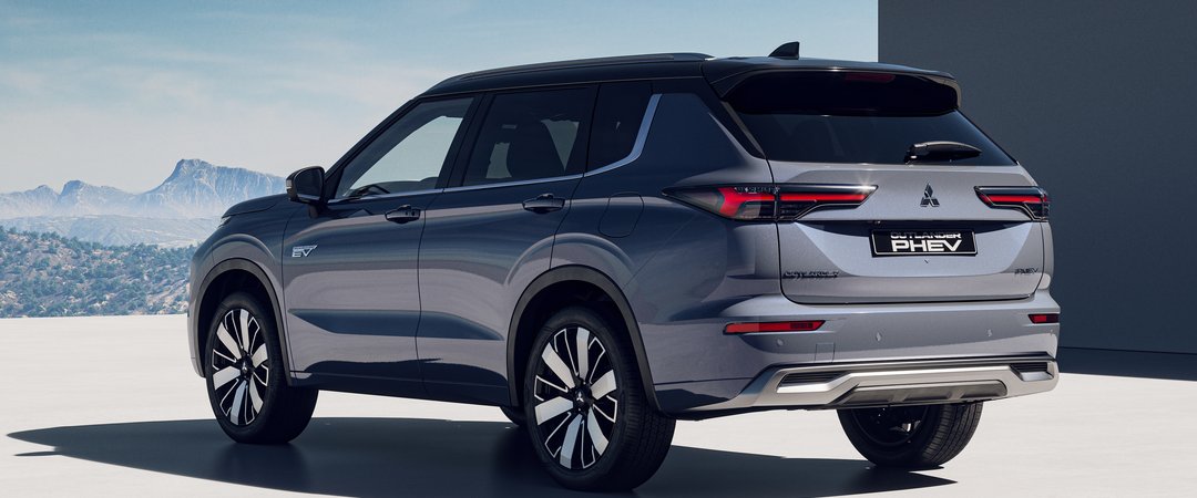 Nové Mitsubishi OUTLANDER PHEV 4X4 - zadná časť