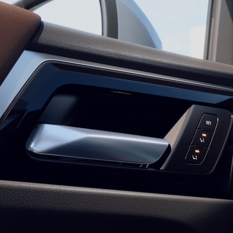 Nové Mitsubishi OUTLANDER PHEV - elektricky nastaviteľné sedadlá