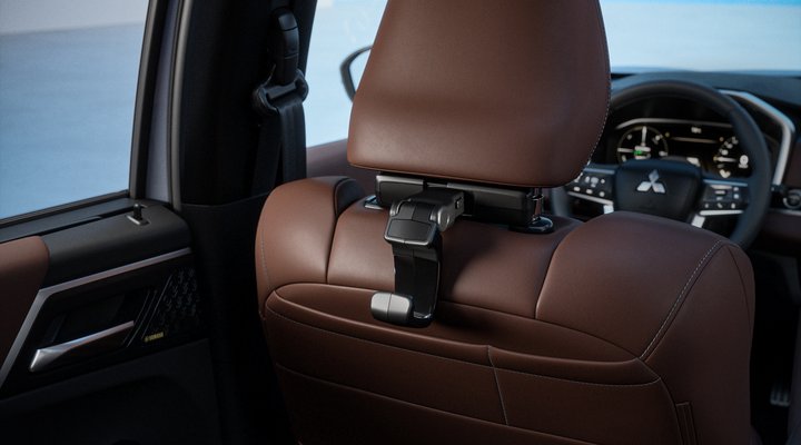 Nové Mitsubishi OUTLANDER PHEV - háčik na zavesenie predmetov